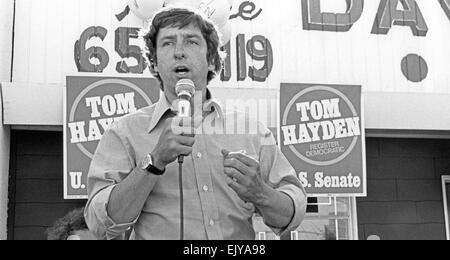 Tom Hayden corre per il Senato degli Stati Uniti in California Foto Stock