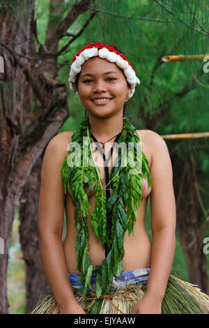 Yapese ragazza in abiti tradizionali a Yap Day Festival, Yap Island, Stati Federati di Micronesia Foto Stock