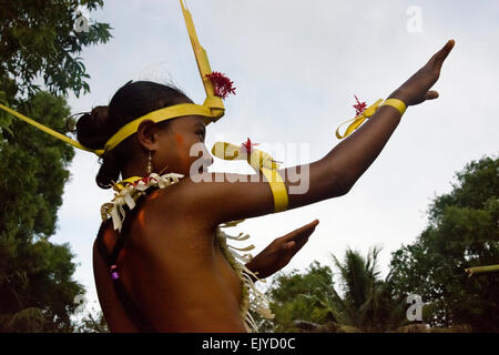 Yapese ragazza in abiti tradizionali a Yap Day Festival, Yap Island, Stati Federati di Micronesia Foto Stock
