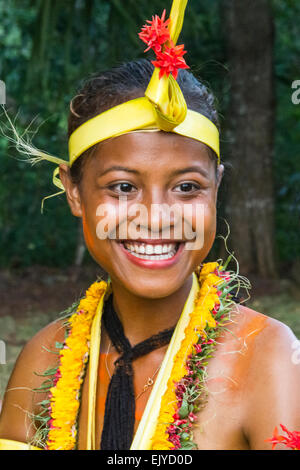 Yapese ragazza in abiti tradizionali a Yap Day Festival, Yap Island, Stati Federati di Micronesia Foto Stock