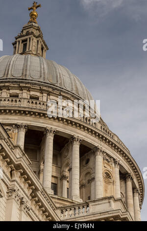 Dettaglio dell'architettura della cattedrale di San Paolo a Londra Foto Stock