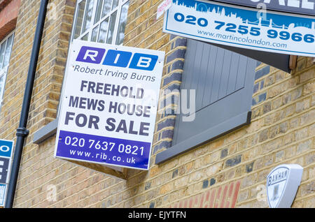 Mews case in vendita a Londra, Regno Unito Foto Stock