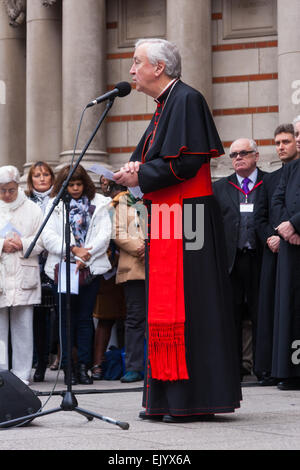 Londra, Regno Unito. 03 apr, 2015. Centinaia di cristiani a Londra prendere parte al metodista interconfessionale, anglicani e cattolici di marzo la testimonianza di Westminster. Nella foto: l'Arcivescovo di Westminster il Cardinale Vincent Nichols affronta l'anno. Credito: Paolo Davey/Alamy Live News Foto Stock