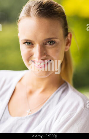 Close up ritratto della splendida giovane donna Foto Stock