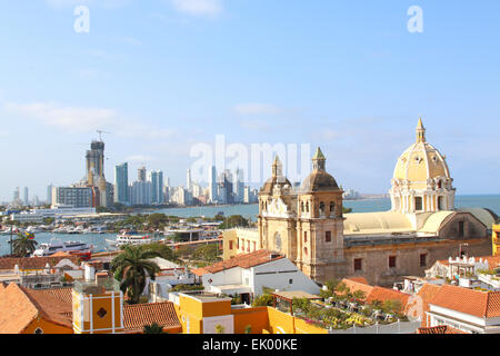 Chiesa di San Pietro Claver a Cartagena, Colombia. Centro storico della città, il porto e la boca grande Foto Stock