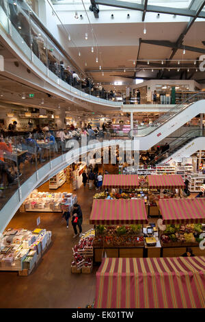 Eataly all'interno. Multi store per il cibo e i ristoranti. Milano Italia Foto Stock