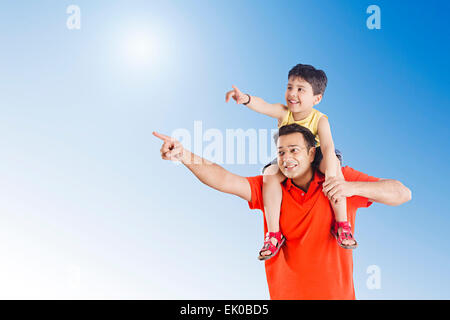 Indiano padre e figlio godere Foto Stock
