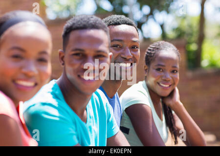 Allegro African American college gli studenti del campus Foto Stock