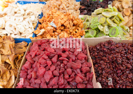 Israele, Tel Aviv-Yafo, selezione di frutta secca a shuk ha'mercato Carmel Foto Stock