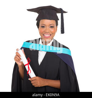 Femmina attraente African college graduate holding certificato Foto Stock