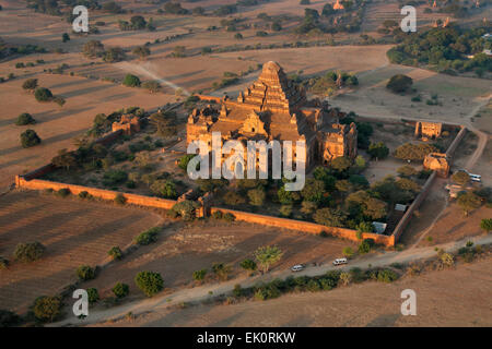 Vista aerea del tempio Dhammayangyi nella città antica di Bagan in Myanmar (Birmania) Foto Stock