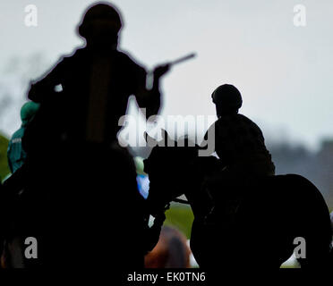 Lexington, KY, Stati Uniti d'America. 3 apr, 2015. Aprile 3, 2015:Scene intorno alla pista in apertura di giornata di primavera si incontrano su pali di Bluegrass Weekend a Keeneland Race Course in Lexington, Kentucky. Scott Serio/CSM/Alamy Live News Foto Stock