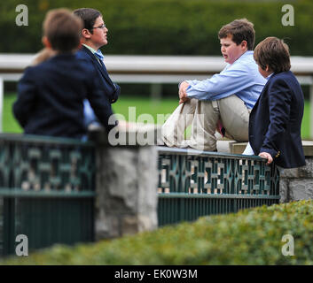 Lexington, KY, Stati Uniti d'America. 3 apr, 2015. Aprile 3, 2015:Scene intorno alla pista in apertura di giornata di primavera si incontrano su pali di Bluegrass Weekend a Keeneland Race Course in Lexington, Kentucky. Scott Serio/CSM/Alamy Live News Foto Stock