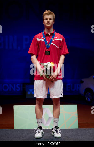 Lubin, Polonia. Il 4 aprile, 2015. Finale del Torneo individuale a badminton durante Campionati Europei Junores 2015. Vincitore Antonsen Anders dalla Danimarca dopo la partita finale con Weisskirchen dal credito tedesco: Piotr Dziurman/Alamy Live News Foto Stock