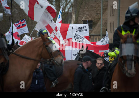 Oxford, Regno Unito. Il 4 aprile, 2015. Difesa inglese League |protesta e Marzo in Oxford. Gli arresti sono stati effettuati Credito: Desmond Brambley/Alamy Live News Foto Stock