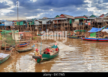 Kampong Phulk villaggio galleggiante Foto Stock