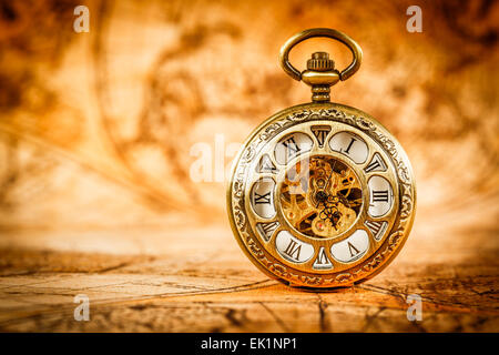 Vintage antico orologio da tasca. Foto Stock