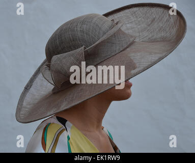 Nozze Nozze di ispirazione dopo la cerimonia party all'aperto, party, fancy hat Foto Stock