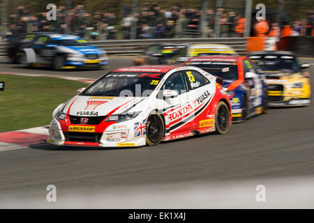 Fawkham, UK. 05 apr, 2015. Dunlop MSA British Touring Car Championship a Brands Hatch il 5 aprile 2015 a FAWKHAM, Longfield, Regno Unito. Credito: Gergo Toth/Alamy Live News - Matt Neal Yuassa Honda Racing Foto Stock