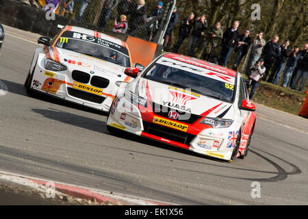 Fawkham, UK. 05 apr, 2015. Dunlop MSA British Touring Car Championship a Brands Hatch il 5 aprile 2015 a FAWKHAM, Longfield, Regno Unito. Credito: Gergo Toth/Alamy Live News Honda Racing Yuassa Gordon Shedden e Andy Priaulx Team IHG Club Rewards Foto Stock