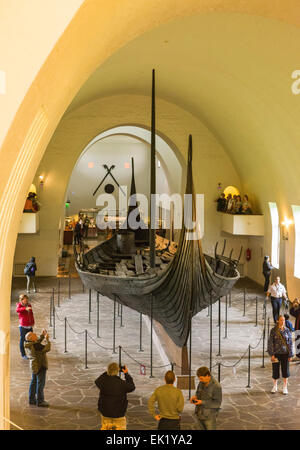 Oseberg nave presso il Museo della Nave Vichinga, Bygdøy, Oslo, Norvegia. Foto Stock