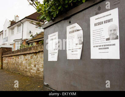 30 Marzo 2015 - Brighton: Poster campagna di protesta per ottenere il consigliere a rassegnare le dimissioni dopo la sua defezione dal partito laburista per il UKIP Foto Stock