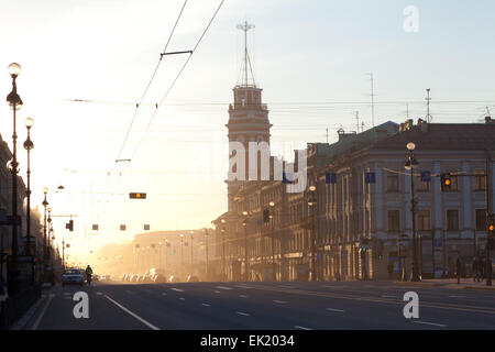 La torre della città Duma visto dalla Prospettiva Nevsky, San Pietroburgo, Russia. Foto Stock