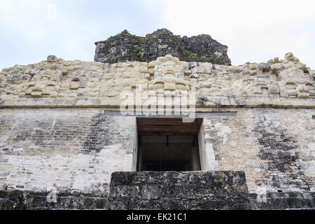 Parte superiore del tempio 2, Tikal, Guatemala Foto Stock