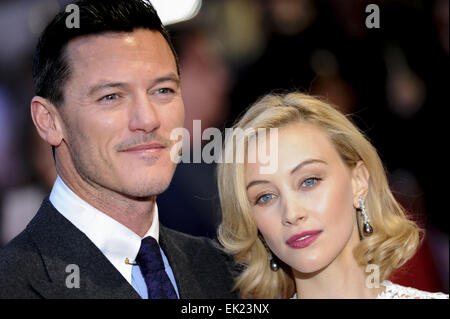 Celebrità frequentare il 'Dracula indicibili Premiere' in Leicester Square. Dotato di: Luke Evans,Sarah Gadon dove: Londra, Regno Unito quando: 01 Ott 2014 Foto Stock