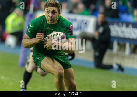 Reading, Regno Unito. 05 apr, 2015. Il rugby europeo Champions Cup Quarti di finale. London Irish rispetto a Edimburgo. Tom Fowlie vicino alla linea. Credito: Azione Sport Plus/Alamy Live News Foto Stock