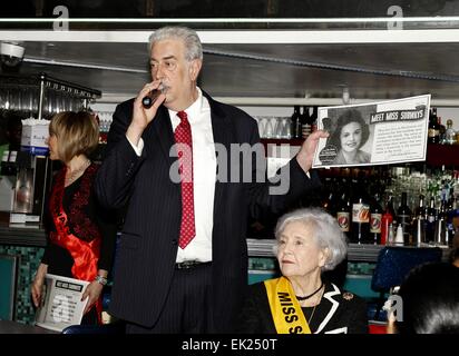 La Miss metropolitane coronamento onorario di 'in comune' attrice Megan Fairchild a Ellen's Stardust Diner offre: Scott Barbarino dove: New York New York, Stati Uniti quando: 01 Ott 2014 Foto Stock