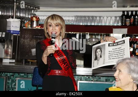 La Miss metropolitane coronamento onorario di 'in comune' attrice Megan Fairchild a Ellen's Stardust Diner offre: Ellen Hart dove: New York New York, Stati Uniti quando: 01 Ott 2014 Foto Stock