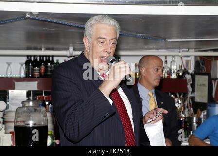 La Miss metropolitane coronamento onorario di 'in comune' attrice Megan Fairchild a Ellen's Stardust Diner offre: Scott Barbarino dove: New York New York, Stati Uniti quando: 01 Ott 2014 Foto Stock