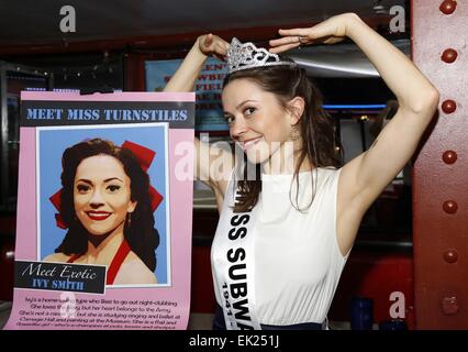 La Miss metropolitane coronamento onorario di 'in comune' attrice Megan Fairchild a Ellen's Stardust Diner offre: Megan Fairchild dove: New York New York, Stati Uniti quando: 01 Ott 2014 Foto Stock