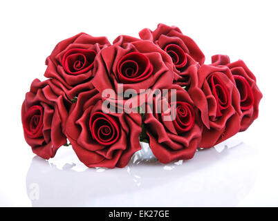 L bouquet di rose rosse su sfondo bianco Foto Stock