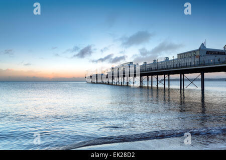 Alba al molo Paington sulla costa sud del Devon Foto Stock