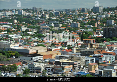 Antenna vista urbano di case, appartamenti ed edifici in Windermere e mattina lato, sobborghi di Durban, KwaZulu-Natal, Sud Africa Foto Stock