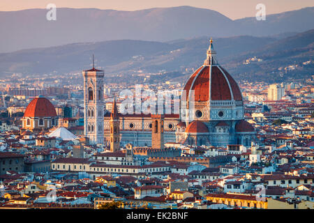 Il Duomo di Firenze al tramonto, Toscana, Italia. Foto Stock