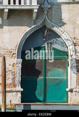 Portale ad arco sul Grand Canal, Venezia, Italia Foto Stock