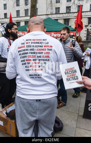 Anti-fascisti dimostrando contro Pergida in Whitehall. Foto Stock