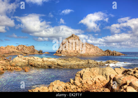 Sugarloaf Rock, un famoso punto di riferimento costiero vicino alla città di per Dunsborough in Australia del Sud-ovest. Immagine hdr. Foto Stock