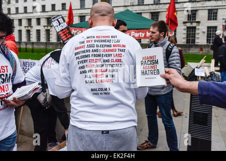 Anti-fascisti dimostrando contro Pergida in Whitehall. Foto Stock