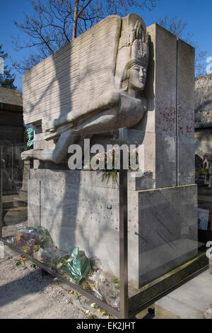Oscar Wilde luogo di sepoltura nel cimitero di Père Lachaise Parigi Francia Foto Stock
