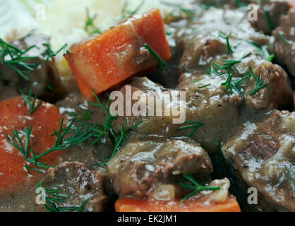 Stufato stew - classic Provença stufato francese realizzato con poco costoso di manzo brasato al vino, verdure, aglio Foto Stock