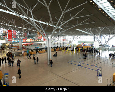 Germania Stuttgart Airport Terminal, automatico banco del check in Foto Stock