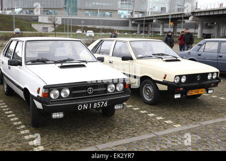 Gdansk, Polonia. 6 Aprile, 2015. Classic Cars seazon apertura in Gdansk. Centinaia di automobili classiche ventilatori mostra le loro auto , tutti costruire prima del 1989. Nella foto il polacco Polonez 1500 auto. Credito: Michal Fludra/Alamy Live News Foto Stock