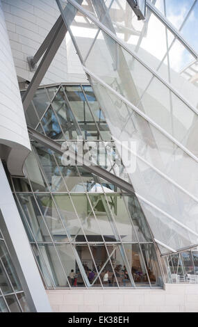 Francia, Parigi, vista esterna del ristorante della Fondation Louis Vuitton Foto Stock