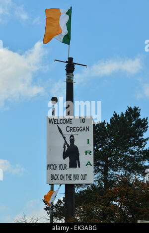 Londonderry, Irlanda del Nord. 6 Aprile, 2015. Segno di Creggan station wagon, Londonderry sostenere l'IRA. Credito: George Sweeney/Alamy Live News Foto Stock