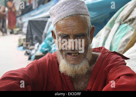 Un grande numero di senzatetto in Dhaka hanno perso le loro case e proprietà attraverso le inondazioni, erosione fluviale e altre persone fisiche Foto Stock