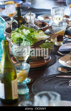 Uno stile mediterraneo il pranzo al di fuori Foto Stock
